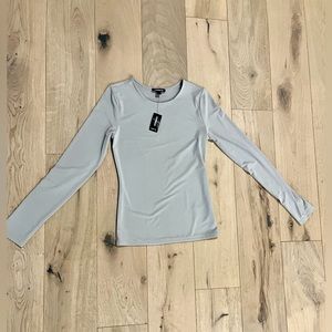 EXPRESS. Women’s Long Sleeved Crew Neck •NWT• Closet Staple